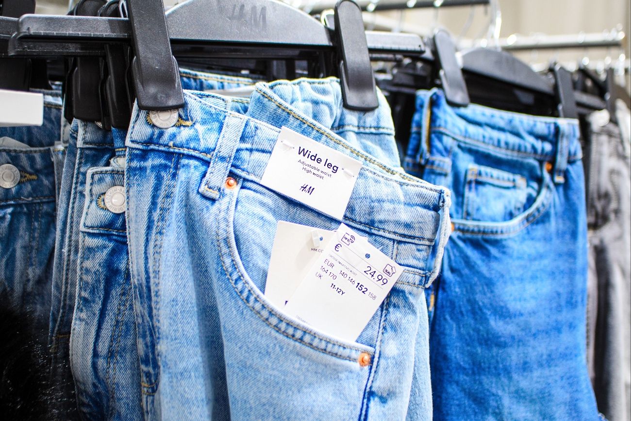 Giganci odzieżowi się doigrali. UOKiK stawia zarzuty. Poszło o promocje