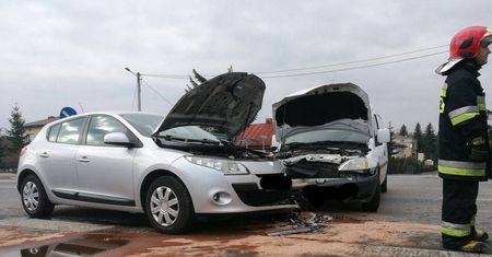 Niedrzwica Duża: Zderzenie dwóch pojazdów na DK19. Jedna osoba w szpitalu (zdjęcia)