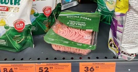 Zdjęcie z Biedronki. "Świnie się lepiej zachowują". Pracownica ujawnia, co robią ludzie