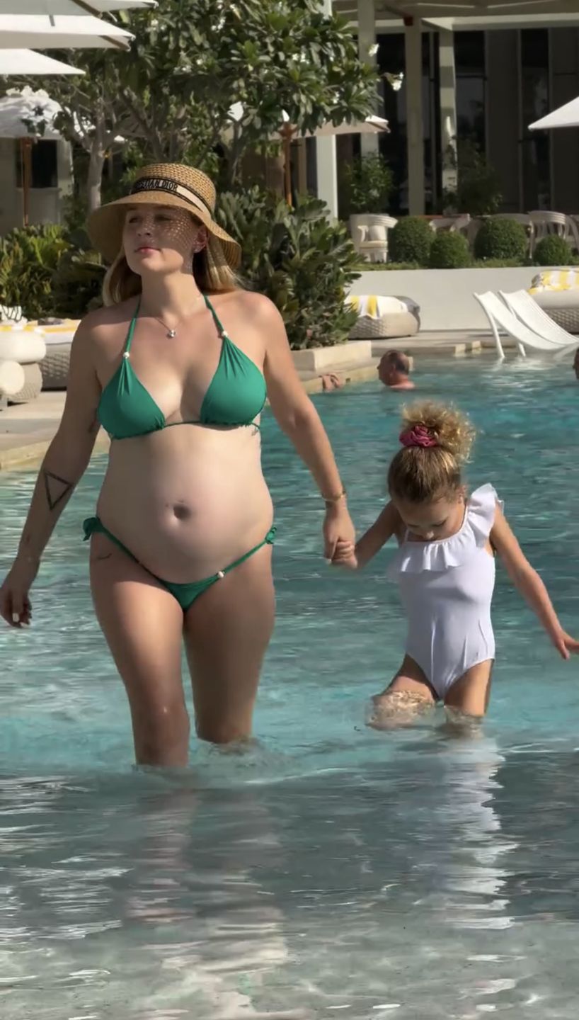 Andziaks w ciąży w bikini