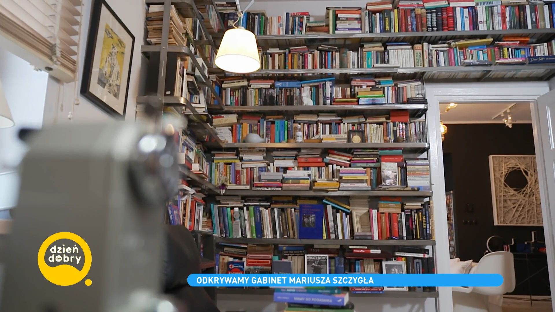 Mariusz Szczygieł pochwalił się imponującą książkową kolekcją