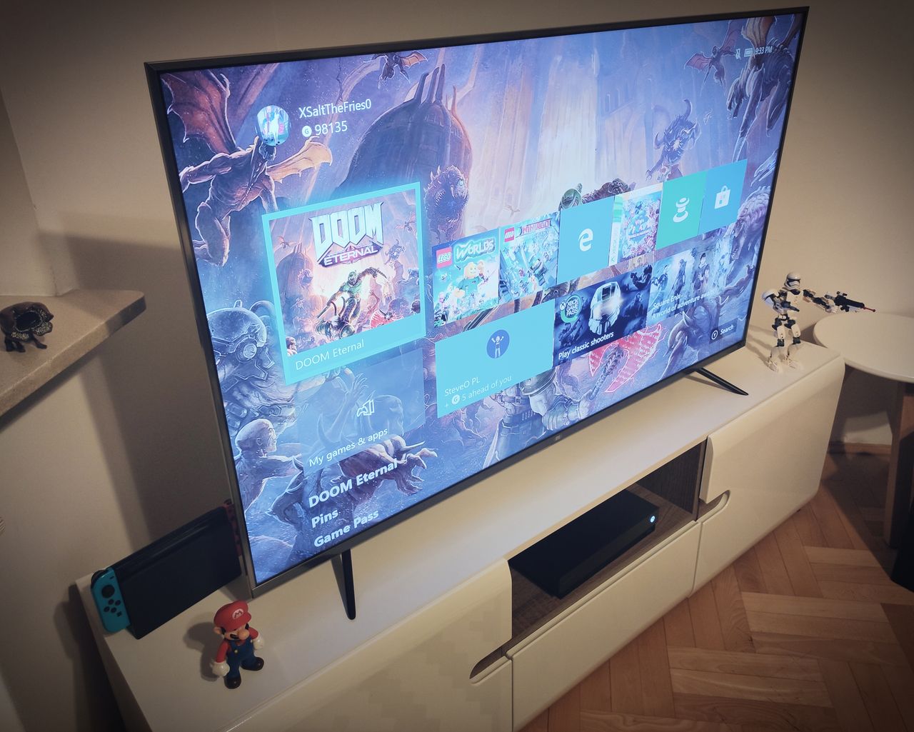 Xiaomi Mi TV 4S całkiem nieźle sprawuje się w grach, nawet tak szybkich, jak Doom Eternal, fot. Jakub Krawczyński