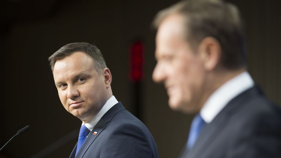 Polacy nie wierzą we współpracę Dudy z Tuskiem. 