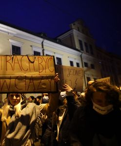 Protesty po śmierci 30-letniej Izy. Tysiące osób w Krakowie. Tłumy przed kurią
