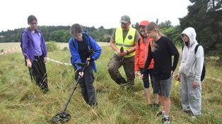 Archeolodzy wracają na cmentarzysko pod Bydgoszczą, gdzie odkryto „wampirkę z Pnia”. W przygotowaniach pomaga młodzież