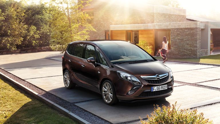 Typowy van - Opel Zafira III generacji