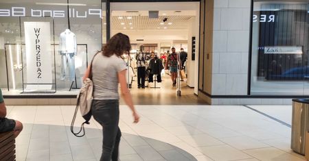 Kiedy ruszają wyprzedaże? Znamy daty w popularnych sieciówkach