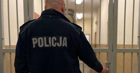25-latek bez uprawnień leczył chorych na raka. Jest absolwentem gimnazjum