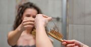 Szkodliwy nawyk. Może sprawić, że włosy zaczną wypadać