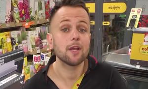 "Czy tylko ja się popłakałam?" Kasjer z Biedronki wzruszył internautów