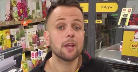 "Czy tylko ja się popłakałam?" Kasjer z Biedronki wzruszył internautów
