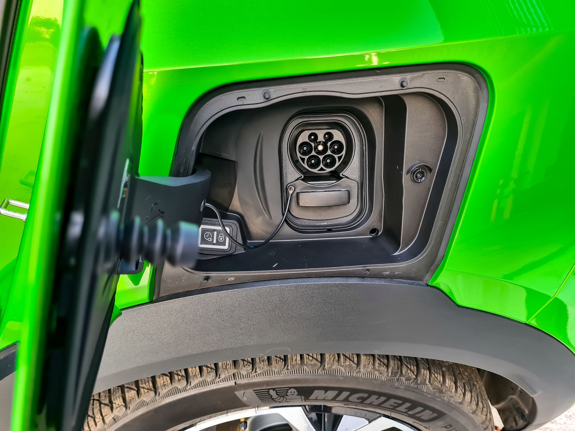 Opel Mokka-e: Systemy bezpieczeństwa i wsparcia kierowcy oraz nowy system info-rozrywki 17