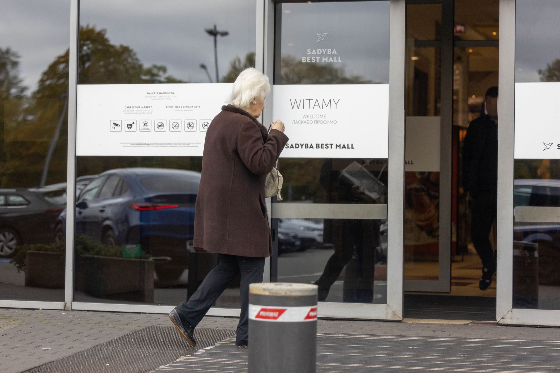 Krystyna Loska samodzielnie załatwia sprawy na mieście