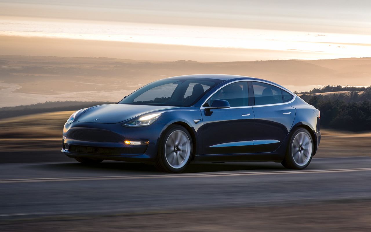 To nie jest bazowa Tesla Model 3