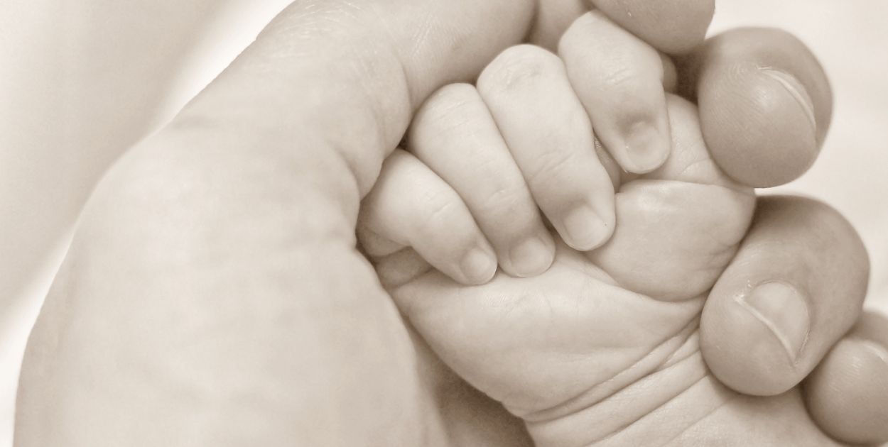 Noworodek znaleziony w szafce w domu w Gminie Szreńsk — matka aresztowana na trzy miesiące!