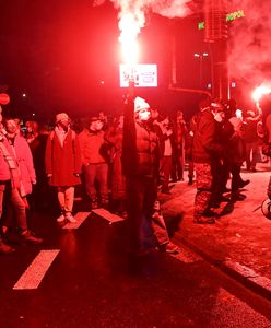 Strajk Kobiet w Warszawie. Kilkanaście osób zatrzymanych. Ranny został policjant