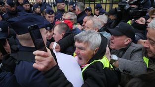 Gorąco przed siedzibą TK. "Precz z komuną"