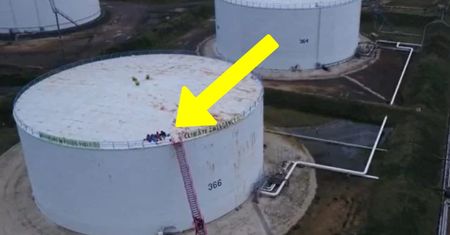 "Alarm". Zdjęcia obiegły świat. Największa rafineria ropy w Wielkiej Brytanii