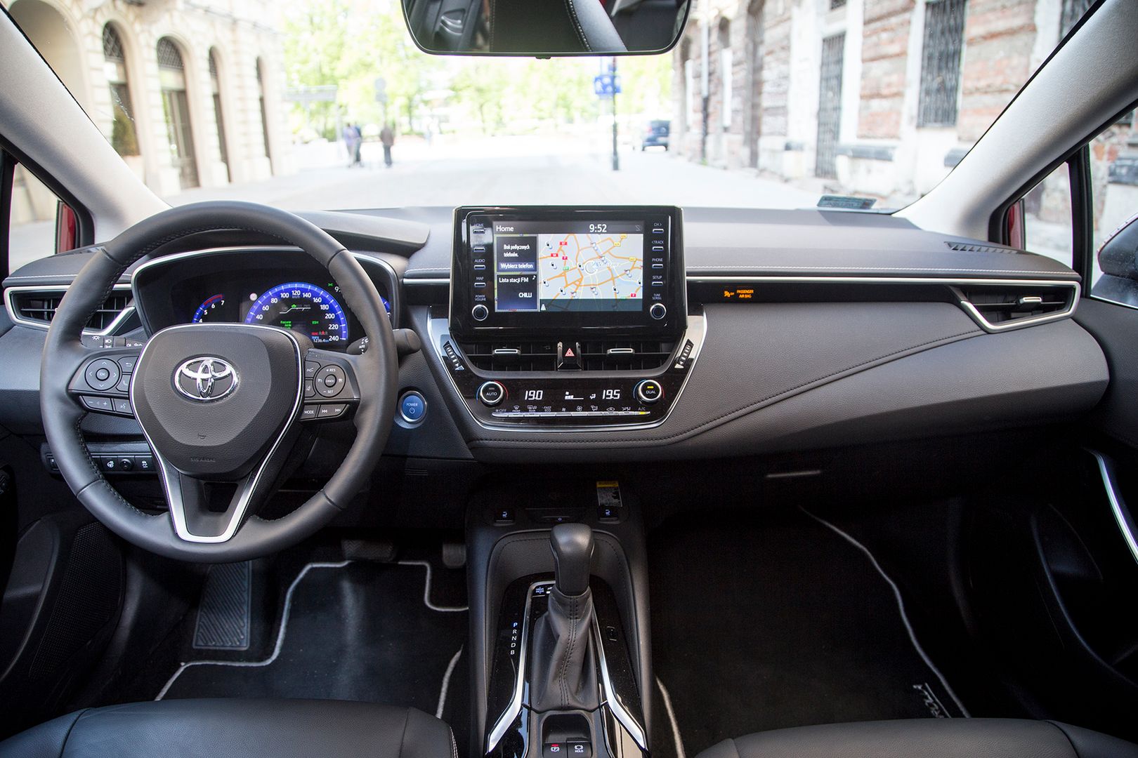 Toyota Corolla sedan 1.8 Hybrid (2019) (fot. Mateusz Żuchowski)