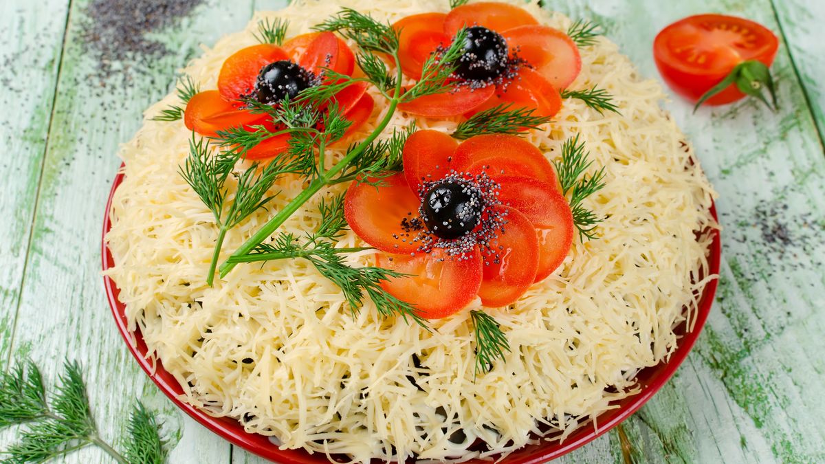 Sałatka z makiem to pomysł na oryginalne danie 