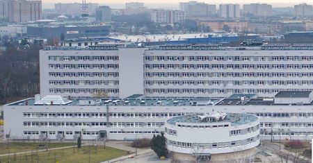 Tragedia w szpitalu. Pacjent spadł z okna na szóstym piętrze