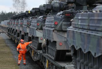 Zgoda KO i PiS w Parlamencie Europejskim. Biurokracja ma zejść z drogi czołgom