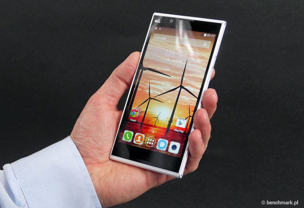 Goclever Insignia 530 LTE - w ręce
