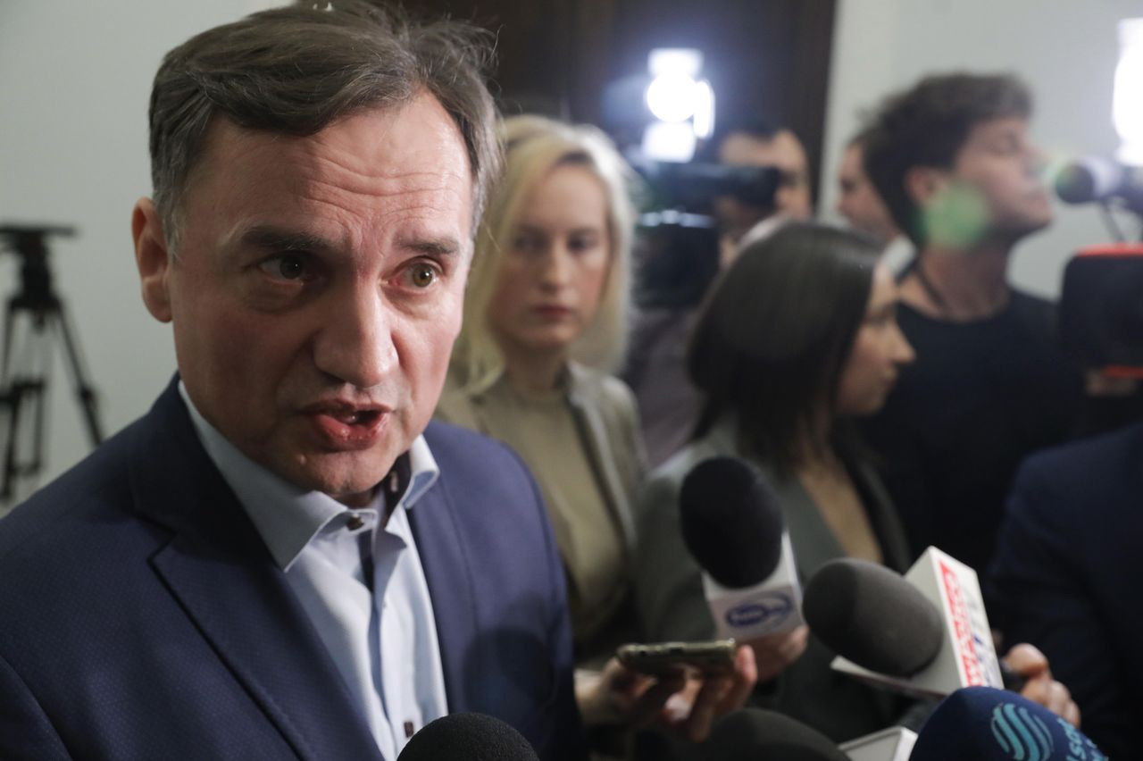 Reaguje na słowa Ziobry. "Nikt nie ma nad nim żadnej kontroli"