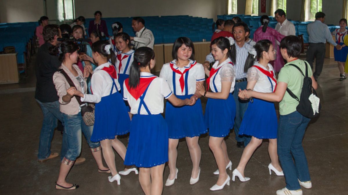 Młodzież z Korei Północnej musi mieć się na baczności. Kim Dzong Un dopilnuje, aby nie oddawały się "zakazanym" rozrywkom