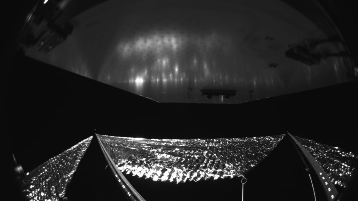 NASA pokazało zdjęcie żagla solarnego ACS3.
