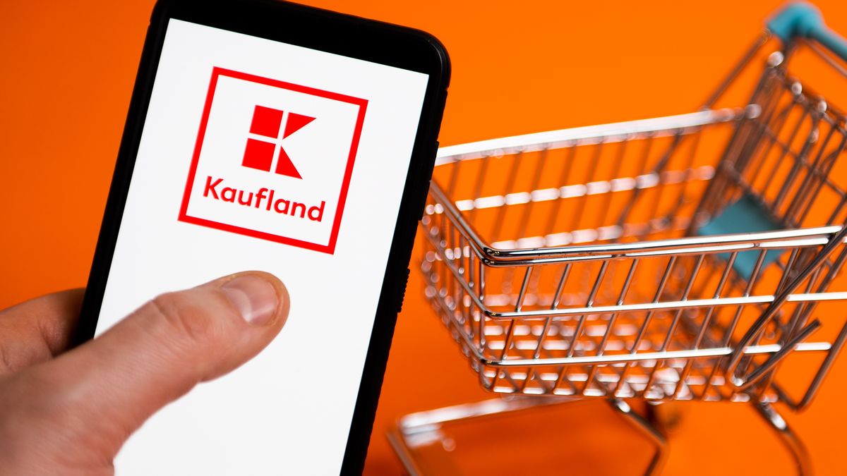 POLAND - 2023/01/23: In this photo illustration a Kaufland logo seen displayed on a smartphone. (Photo Illustration by Mateusz Slodkowski/SOPA Images/LightRocket via Getty Images)