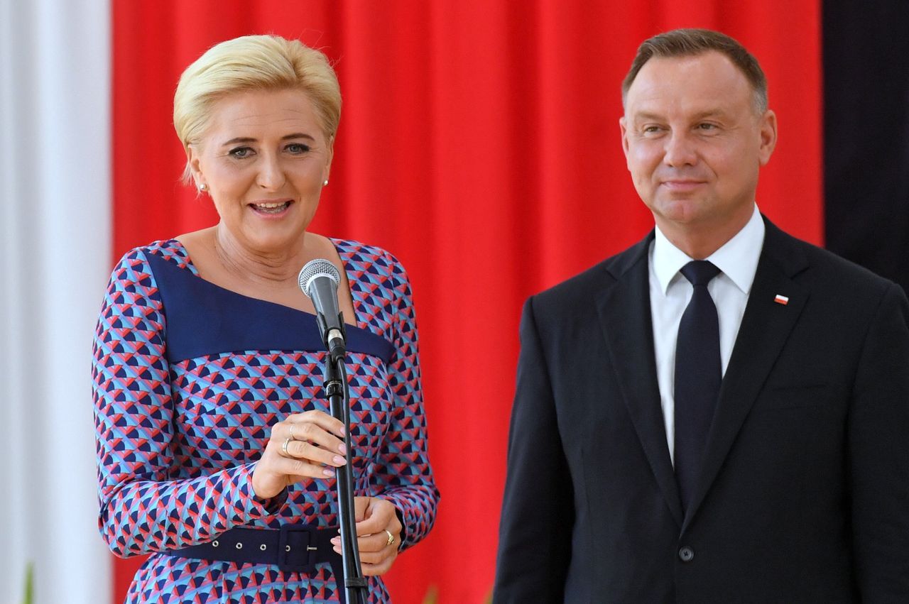 Prezydent Andrzej Duda zaliczył wpadkę. Pomogła mu Pierwsza Dama