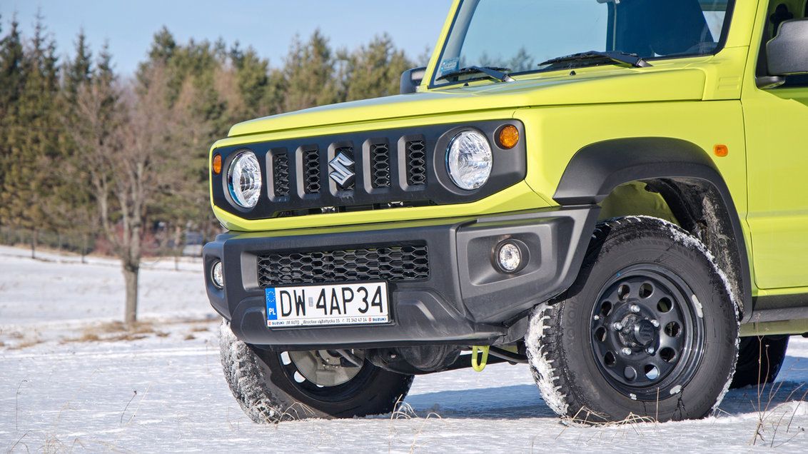 Suzuki Jimny można kupić bez problemu, ale nie ma co liczyć na cenę niższą niż 90 tys. zł... za używane.