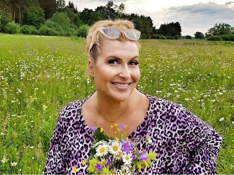 Katarzyna Skrzynecka zrobiła córce kwiecisty makijaż
