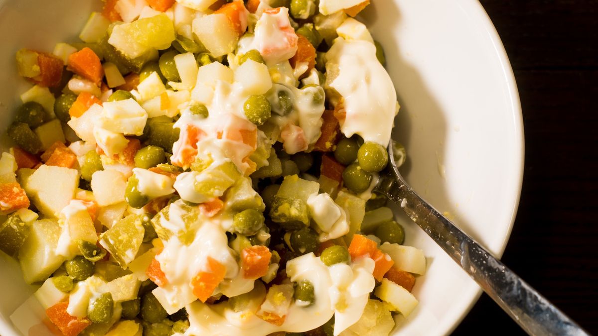 Co zrobić, by sałatka nie  podeszła wodą?