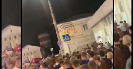 Panika wśród Rosjan. Tłumy próbują uciekać z miasta