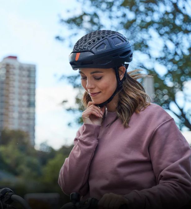 Newlane to kask, który zmieści się w torbie