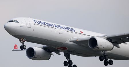 Gęsty dym i płomienie. Ewakuacja pasażerów Turkish na lotnisku