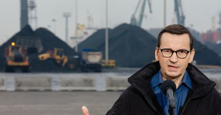 Spółki energetyczne mocno straciły po poniedziałkowych słowach premiera