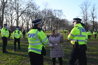 Koronawirus nie odpuszcza. Wielka Brytania zaostrza działania policji