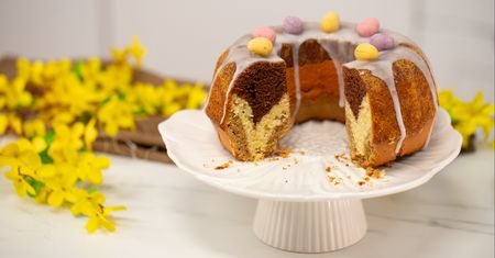 Puszysta, wilgotna i trójkolorowa babka na Wielkanoc. Zrobi furorę w każdym domu