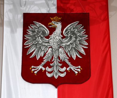 Znieważył godło tęczową koroną? Jest zawiadomienie