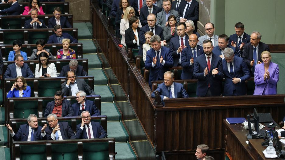 Donald Tusk
Warszawa, 09.05.2024. Premier Donald Tusk (4P) na sali obrad Sejmu w Warszawie, 9 bm. Sejm odrzuci� wniosek pos��w PiS o odwo�anie minister klimatu Pauliny Hennig-Kloski. (aldg) PAP/Pawe� Supernak
Pawe� Supernak
10, 10., kadencja, kadencji, obrady, parlament, polityk polityka, posiedzenie, posiedzenie Sejmu, sala obrad, sejm, sejmowa, X, �awy rz�dowe, �awy PiS