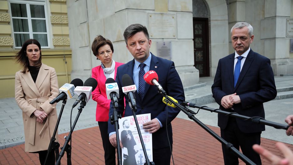 Ministrowie z rządu PiS bronią Łukasza Szumowskiego. Uderzają w Rafała Trzaskowskiego