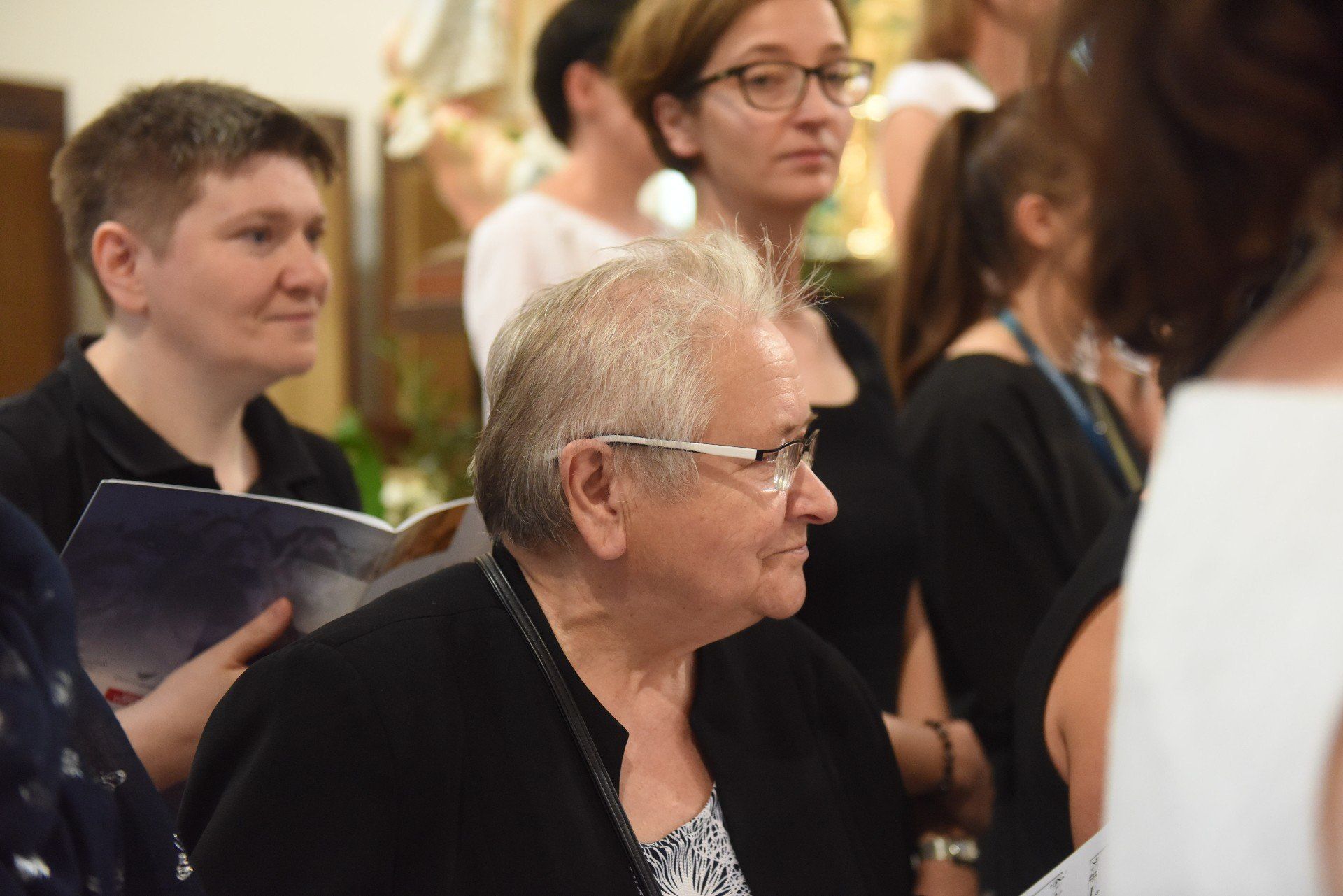 Pod okiem zawodowych muzyków odbędą się warsztaty emisji głosu, poprawnej dykcji oraz interpretacji wykonywanych utworów. 