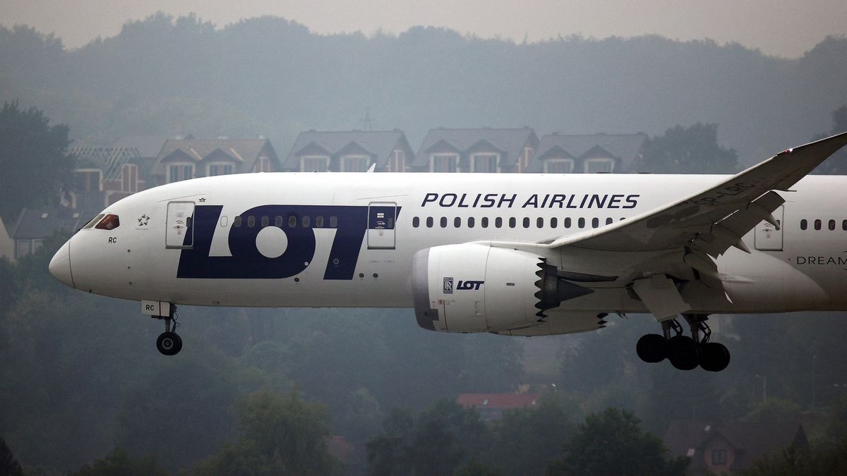 Samolot Boeing 787 Dreamliner Polskich Linii Lotniczych LOT. Zdjęcie ilustracyjne
