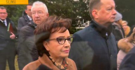 Elżbieta Witek pod Sejmem. Broni Kamińskiego i Wąsika