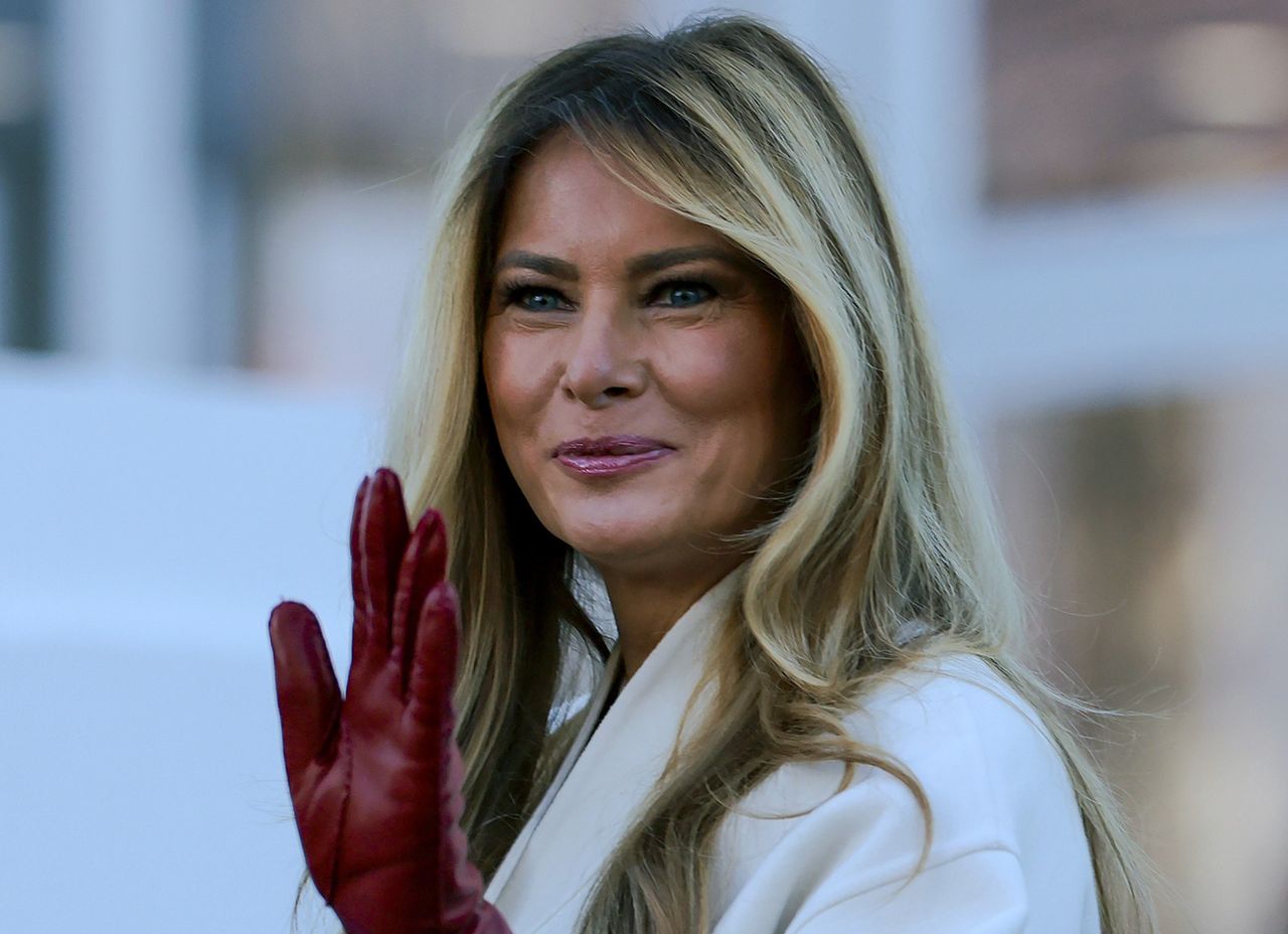 Melania Trump odebrała choinkę. Tylko spójrzcie na jej płaszcz