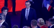 Morawiecki wyszedł na mównicę. Pokazał teczkę