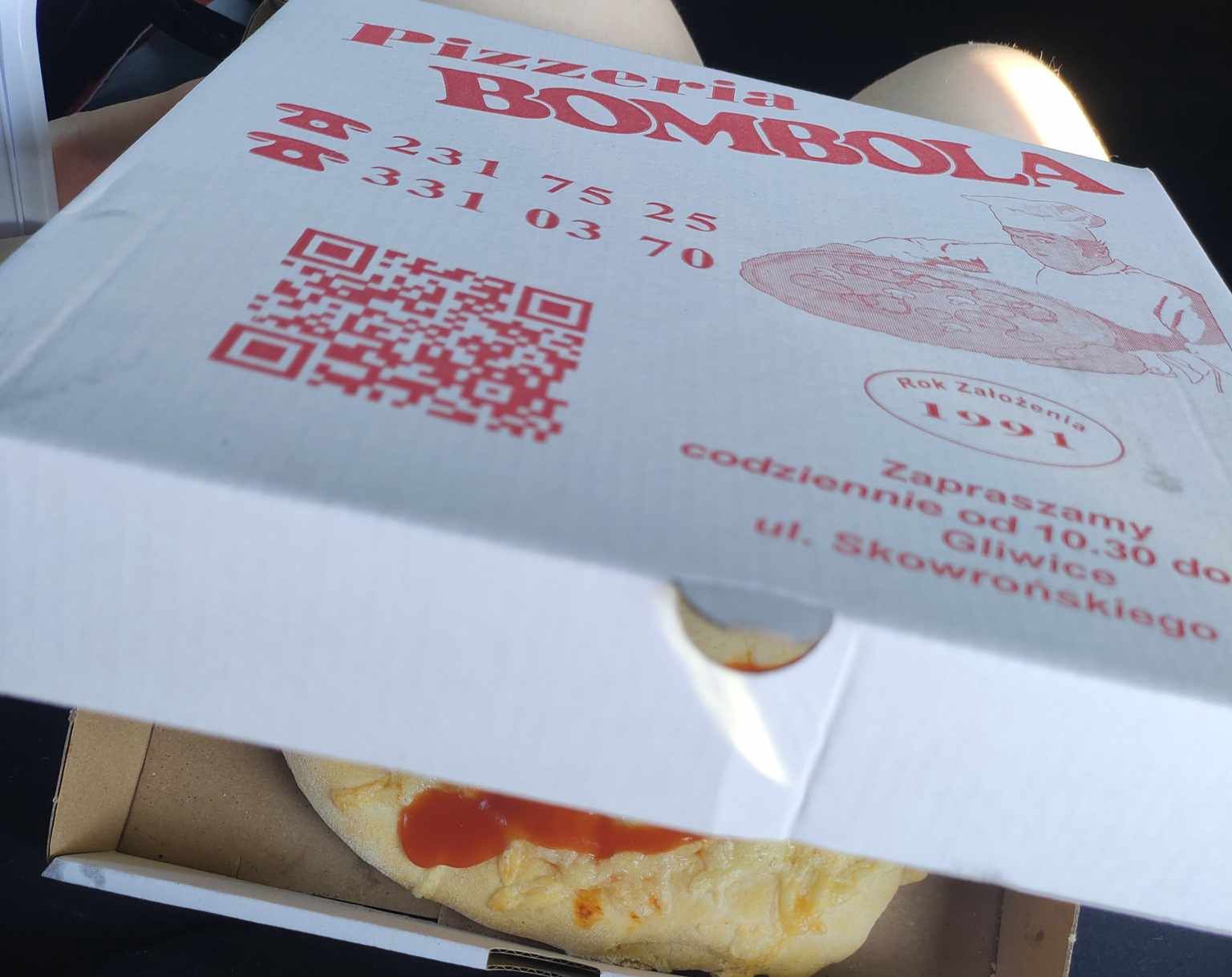 Pizzerię "Bombola" w Gliwicach odwiedził youtuber Książulo